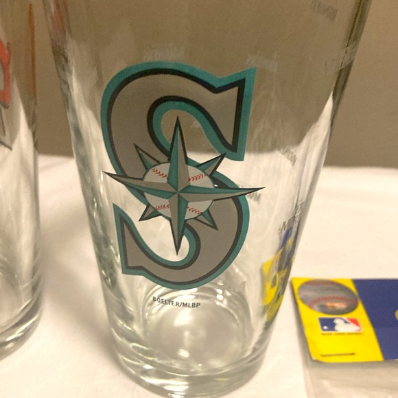 Lot of 2 Seattle Mariner 16 oz glasses & 4 Mariner coasters - Picture 3 of 4